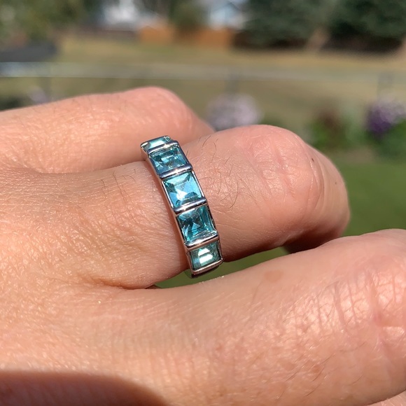 Lia Sophia ring size 7